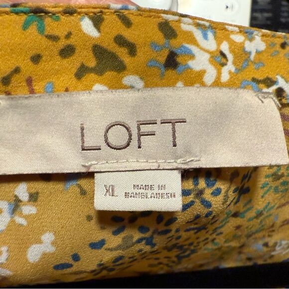 LOFT Mustard Yellow Wrap Top Flutter Sleeve
Elastic Tie Waist Women’s XL - Picture 6 of 7